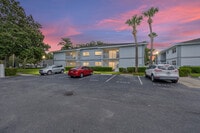 Building Photo - 588 Fairways Ln