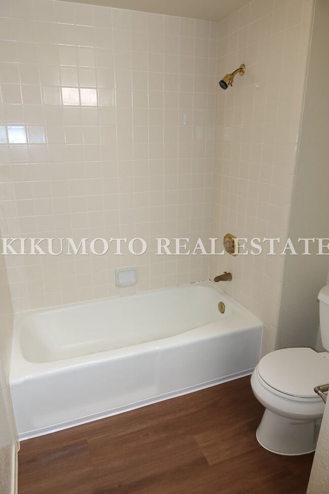 Building Photo - Pocket 3 Bedroom, 2 Bath Half-plex