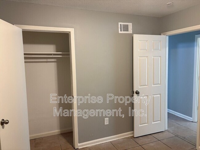 Building Photo - 4891 Shayne Ln