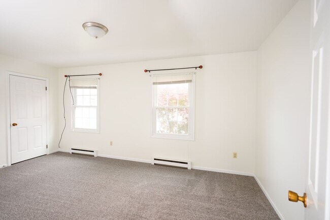 Building Photo - 1308 S Mt Joy St