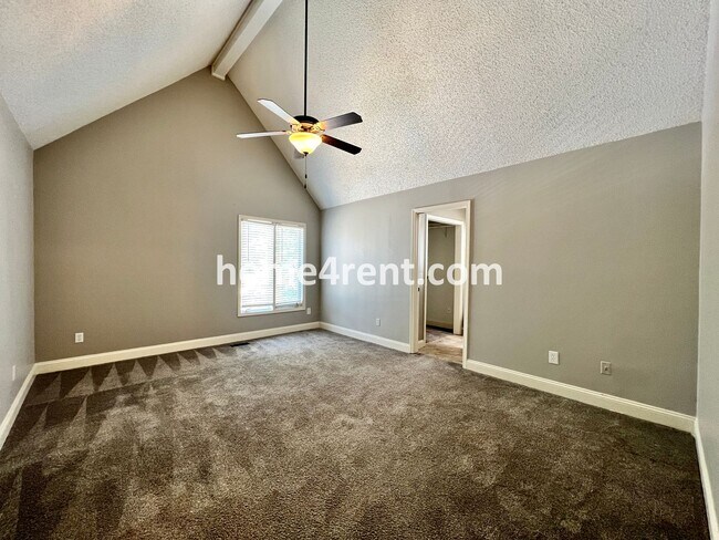 Building Photo - Maintenance Free Living w/ Hardwood Floors, Open Layout, Granite Counters, Finished Basement!