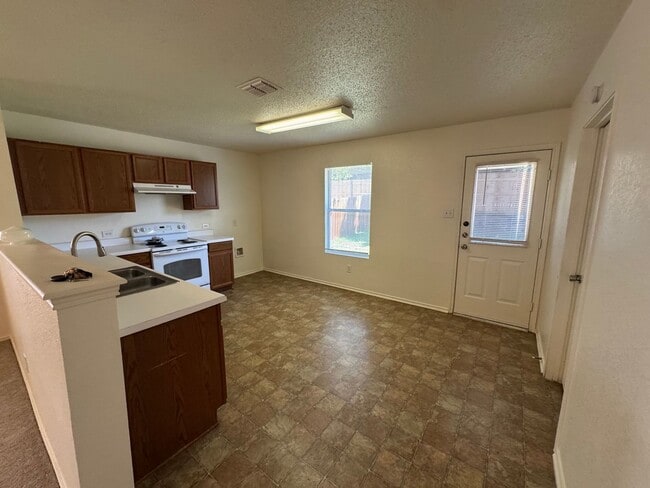 Building Photo - Nice Single Story in Saginaw Area