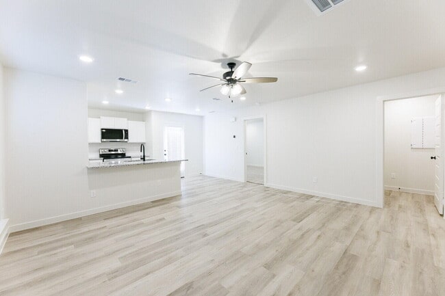 Building Photo - 6313 Volney Ave