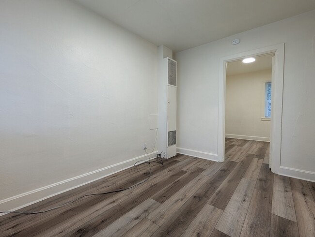 Building Photo - Charming 1 Bedroom, 1 Bath Apartment With ...