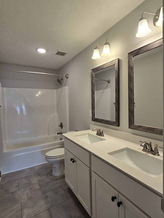 Building Photo - 631 Garland Trl