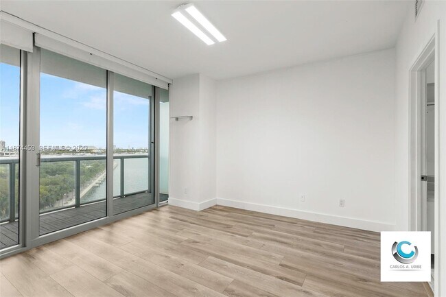 Building Photo - 888 Biscayne Blvd