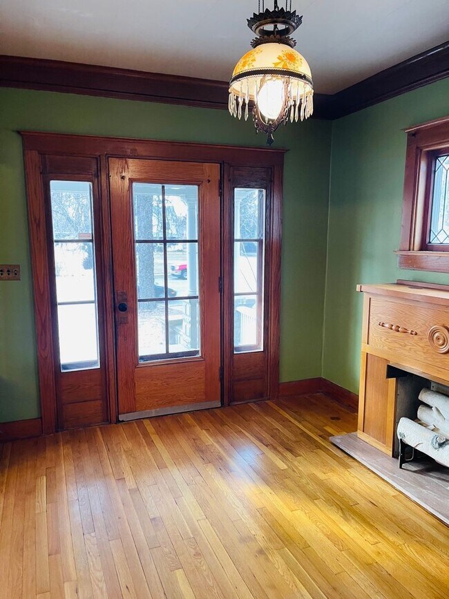 Building Photo - Historic Home in Wonderful Community!