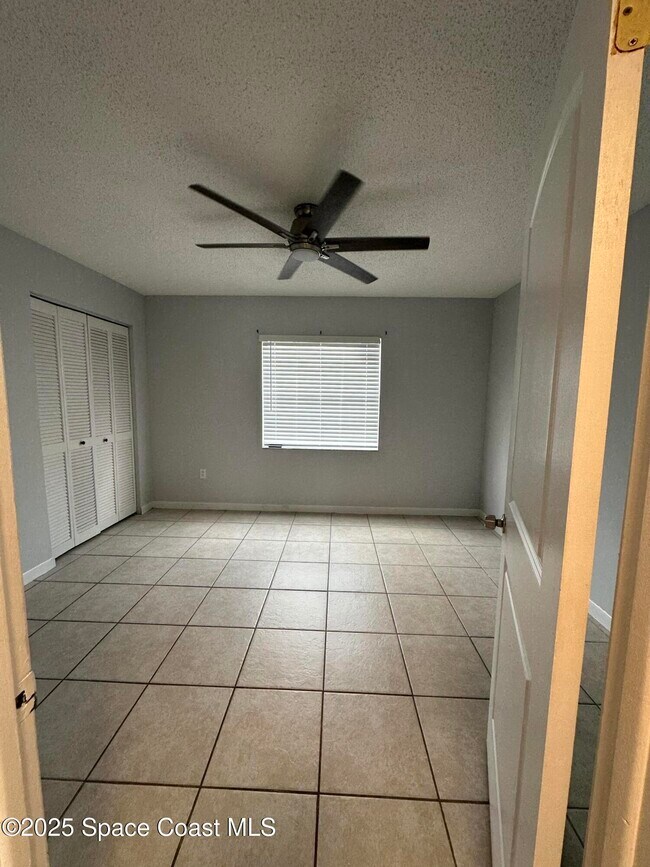 Building Photo - 837 Hickory St