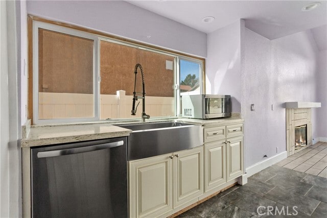 Building Photo - 3327 Deaver Dr
