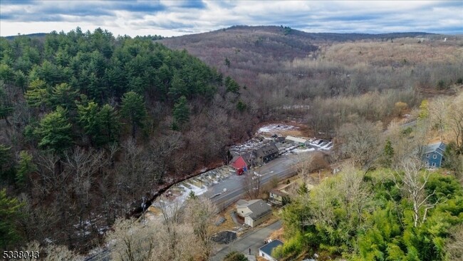 Building Photo - 1602 Greenwood Lake Turnpike