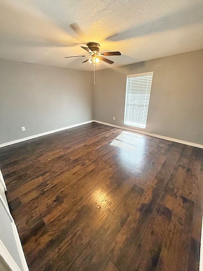 Building Photo - Nice 3 Bdrm 1 Bath Home in Gunter Texas