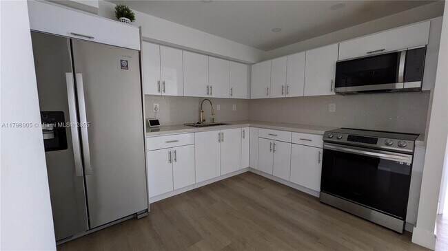 Building Photo - 851 Three Islands Boulevard