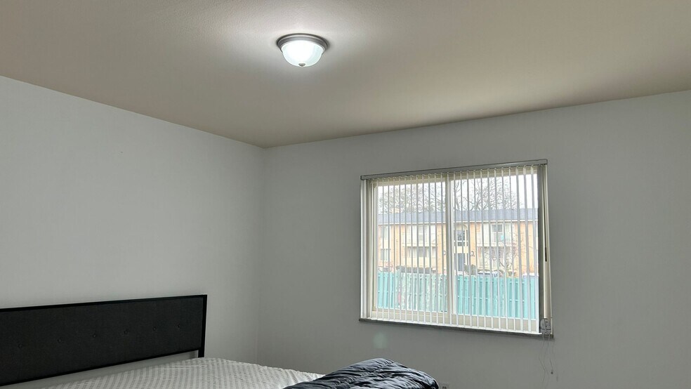 Building Photo - 1968 Axtell Dr