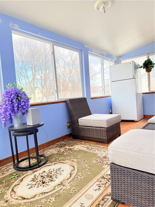 Building Photo - 948 Monroe Ave