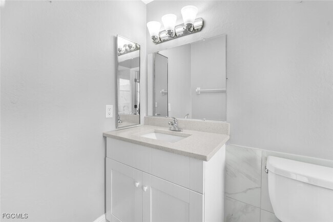 Building Photo - 2935 SE 15th Pl