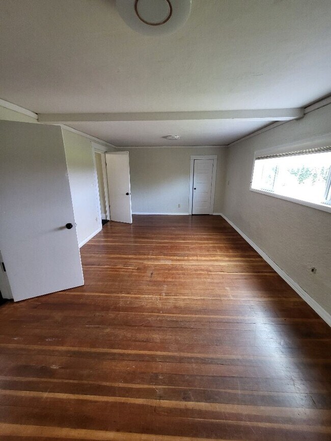 Building Photo - STATUS: *PENDING APPLICATION*| R98C | $2095.00