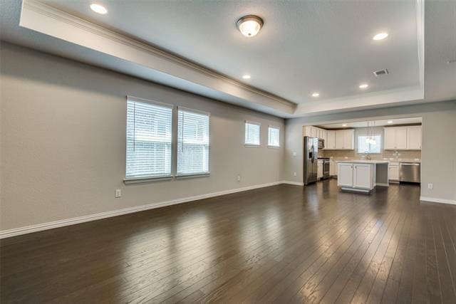 Building Photo - 7608 Parade Dr