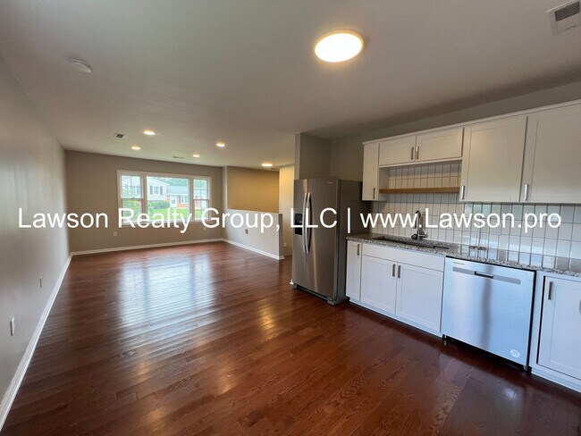 Building Photo - Five Bedroom, Updated Split Level in South...