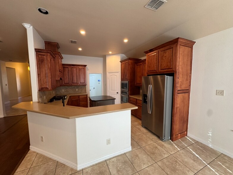 Building Photo - 569 Griffith Dr