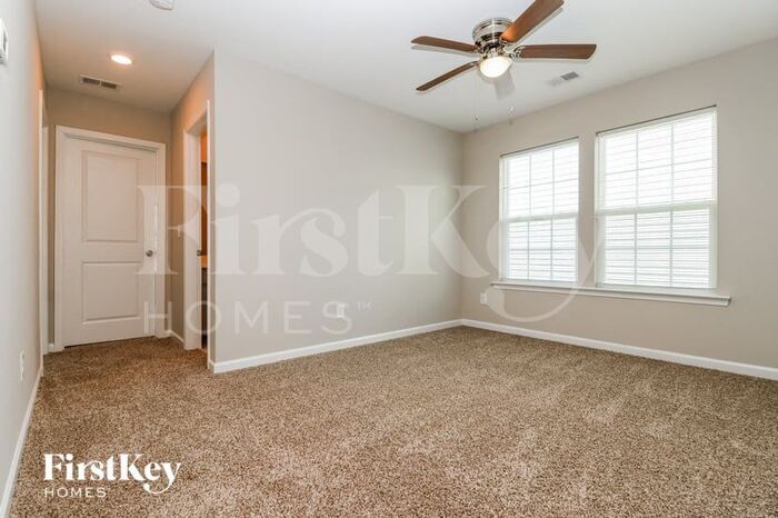 Building Photo - 770 Redbud Ln