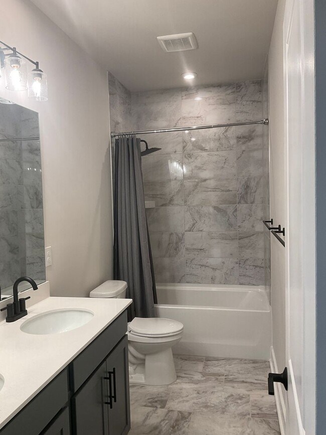 Building Photo - Welcome to this charming two-story townhome in the heart of Belmont, NC.