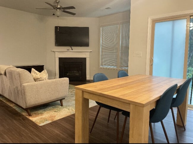 Building Photo - Comfy Bull City