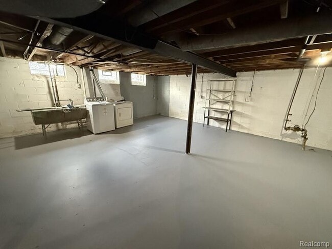 Building Photo - 12851 Rosemary Blvd