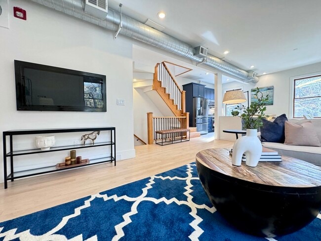 Building Photo - 51 Market St