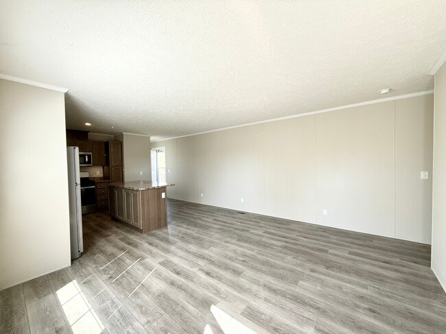 Building Photo - 9356 River Dr