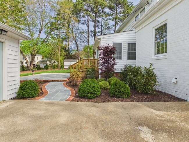 Building Photo - 1602 Harborough Rd