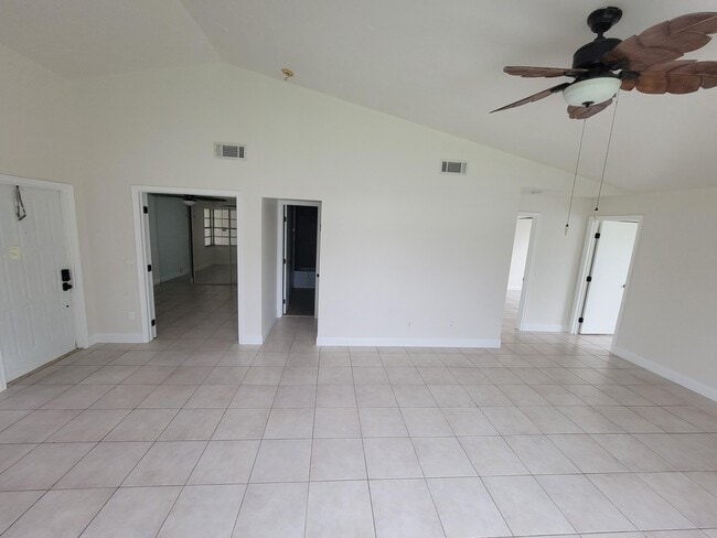 Building Photo - 104 Arrowhead Cir