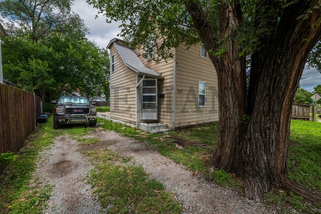 Building Photo - 2147 N Park Pl