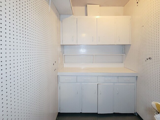 Building Photo - 1703 Raintree Dr