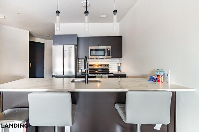 Building Photo - 55 Elm St