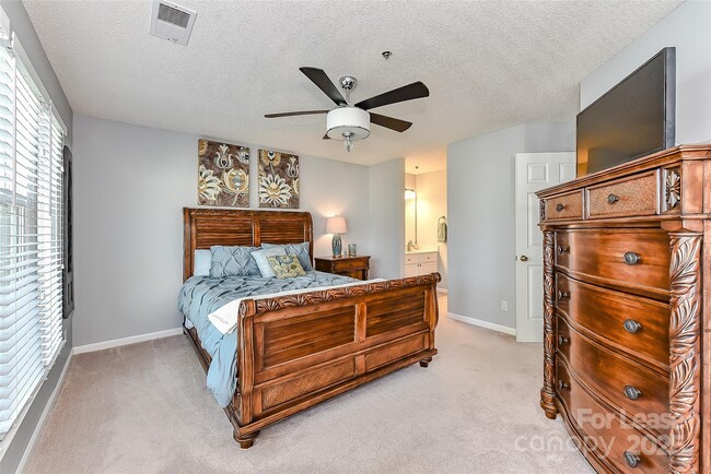 Building Photo - 18557 Vineyard Point Ln