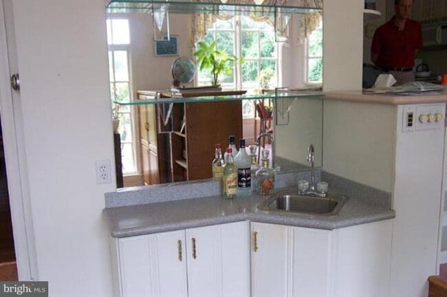 Building Photo - 9405 Locust Hill Rd