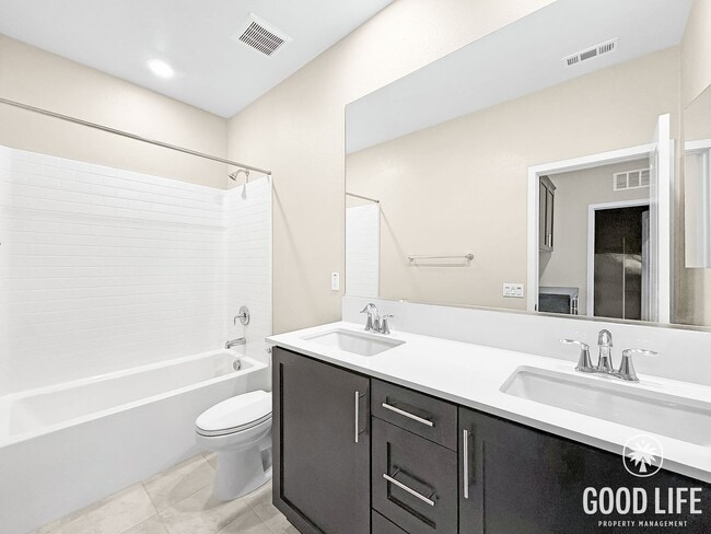 Building Photo - Bright 3BD/2.5BA Townhouse in Vista with Community Pool, In-Unit Laundry & 2-Car Garage
