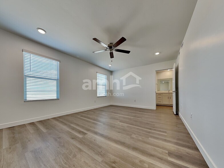 Building Photo - 9561 E Harkes Dr