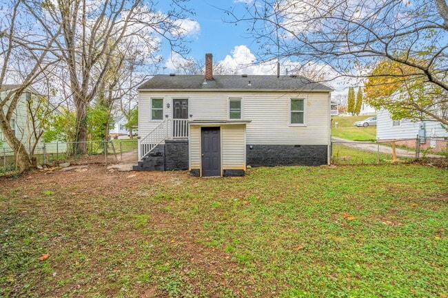 Building Photo - 2324 Greenfield Ln