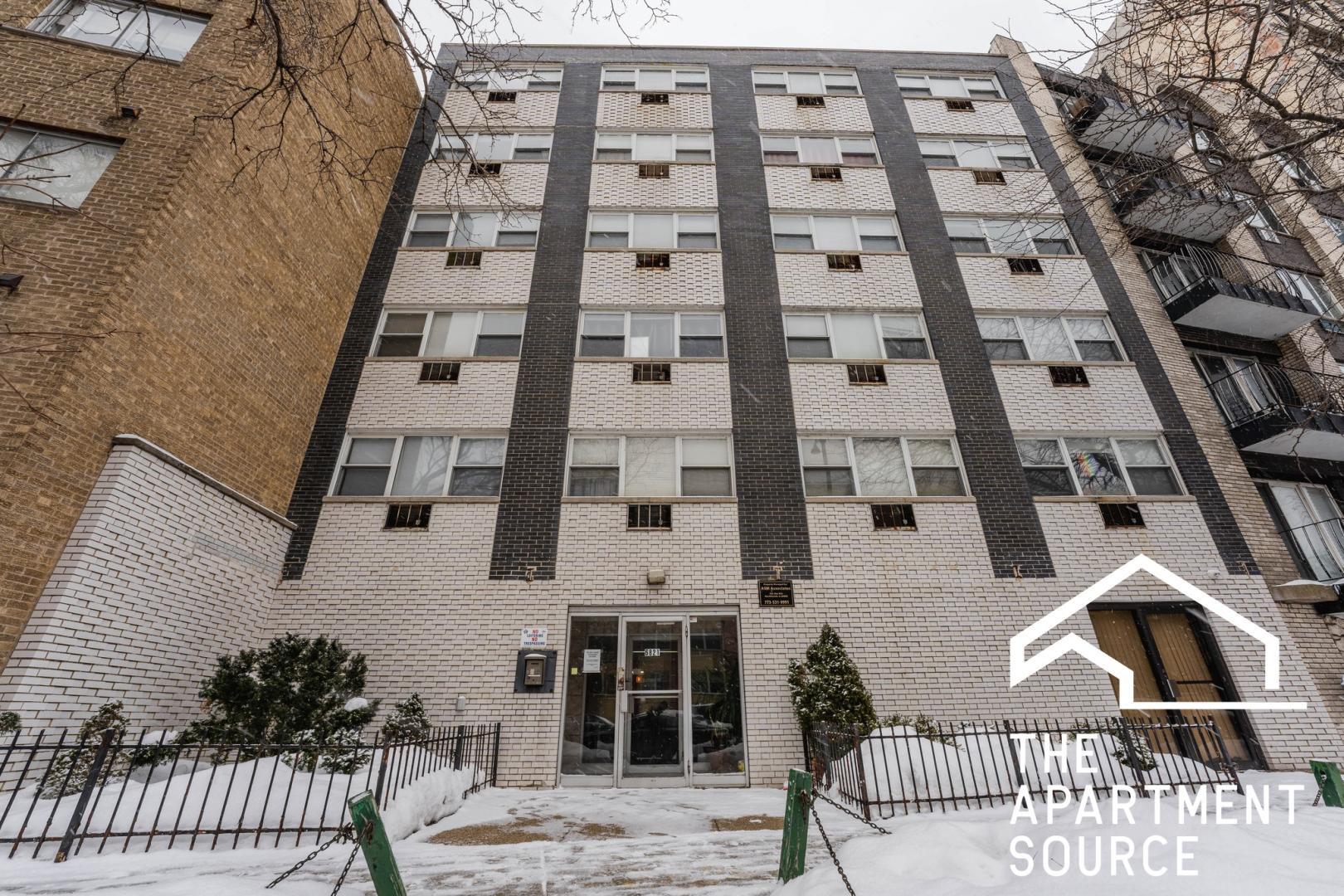 Building Photo - 6821 N Sheridan Rd