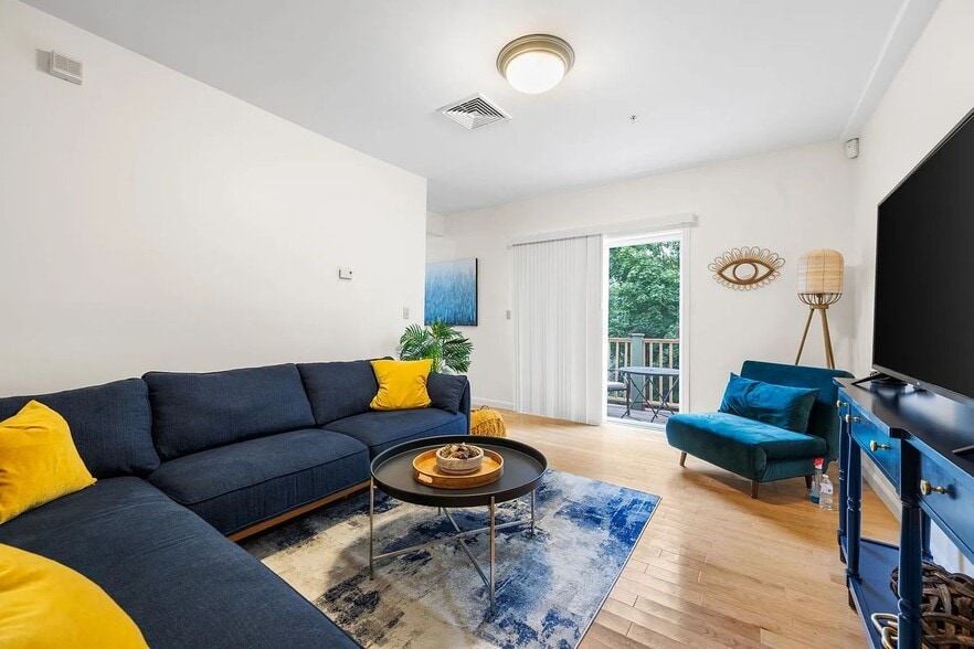 Building Photo - 49 Cedar St