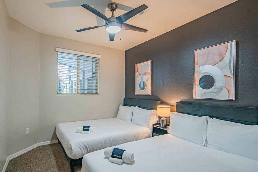 Building Photo - 1275 E University Dr