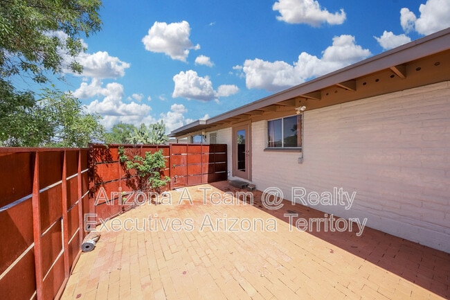 Building Photo - 3221 S Grady Ave