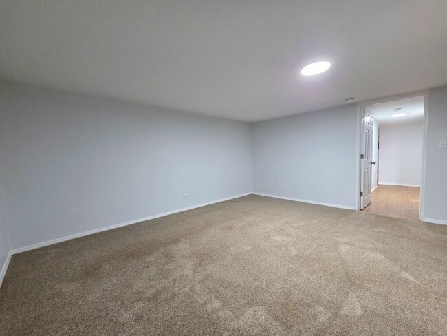 Building Photo - 29 E Lake Shore Dr