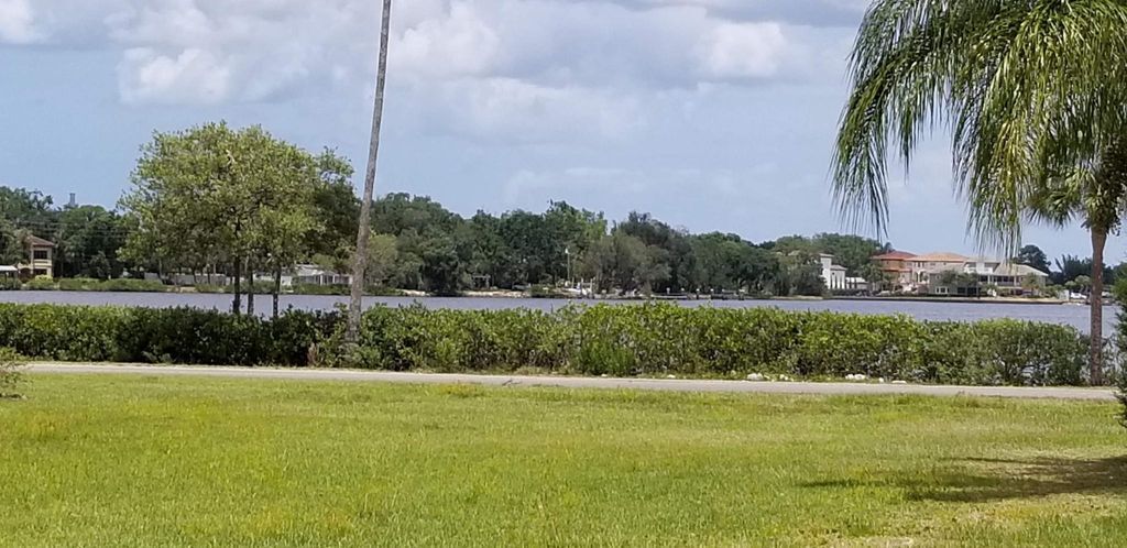 Building Photo - 710 Bayou Ave