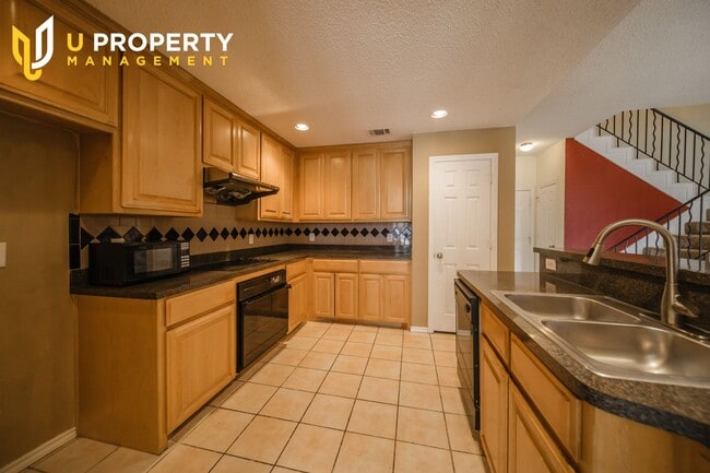 Building Photo - Sweet townhome in the heart of Plano