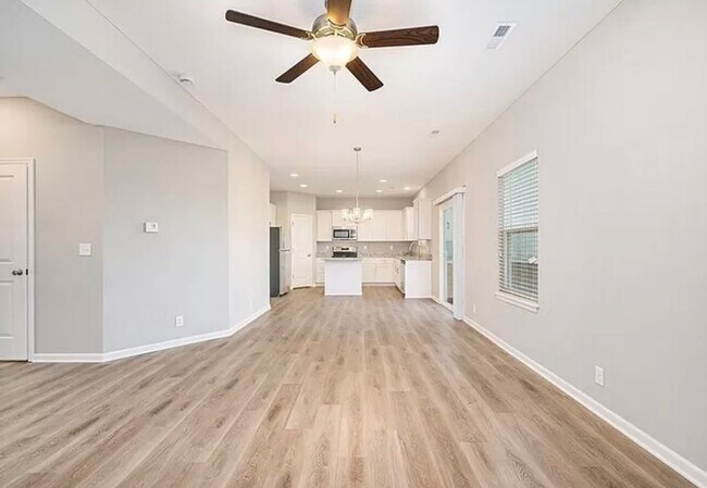 Building Photo - Beautiful 4 bedroom in Blue Springs! Comin...