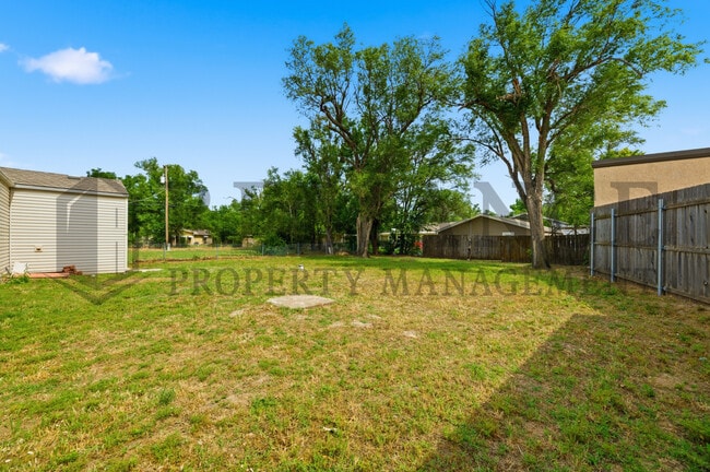 Building Photo - 6021 W Newell St