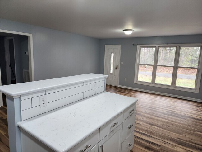 Building Photo - 3 bed 1 Bath Home Mount Airy