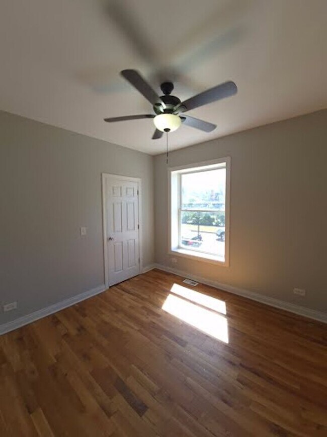 Building Photo - 3 Bedroom Unit Available